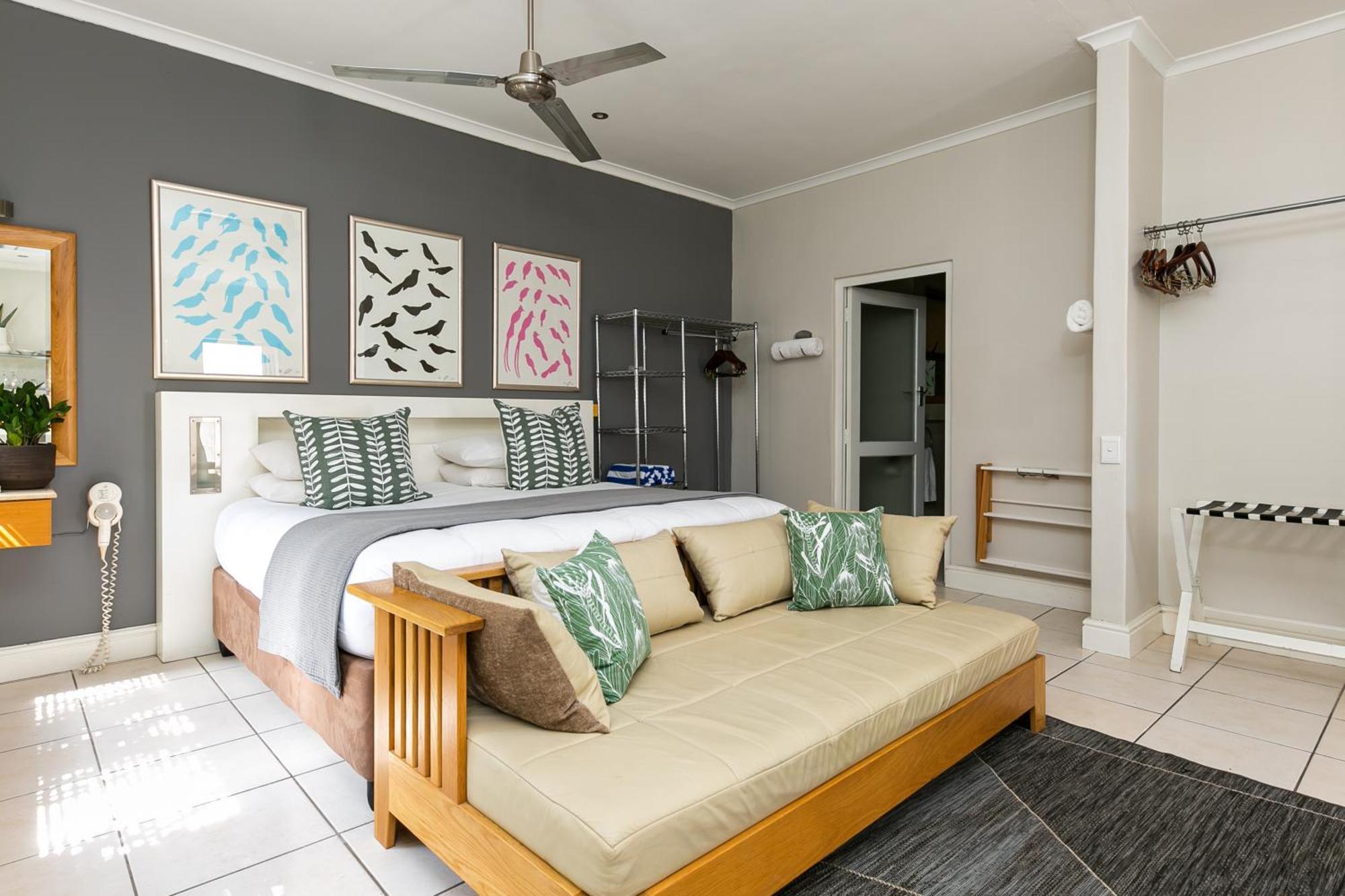 Camps Bay Village - Studios And Apartments Cape Town Exterior photo