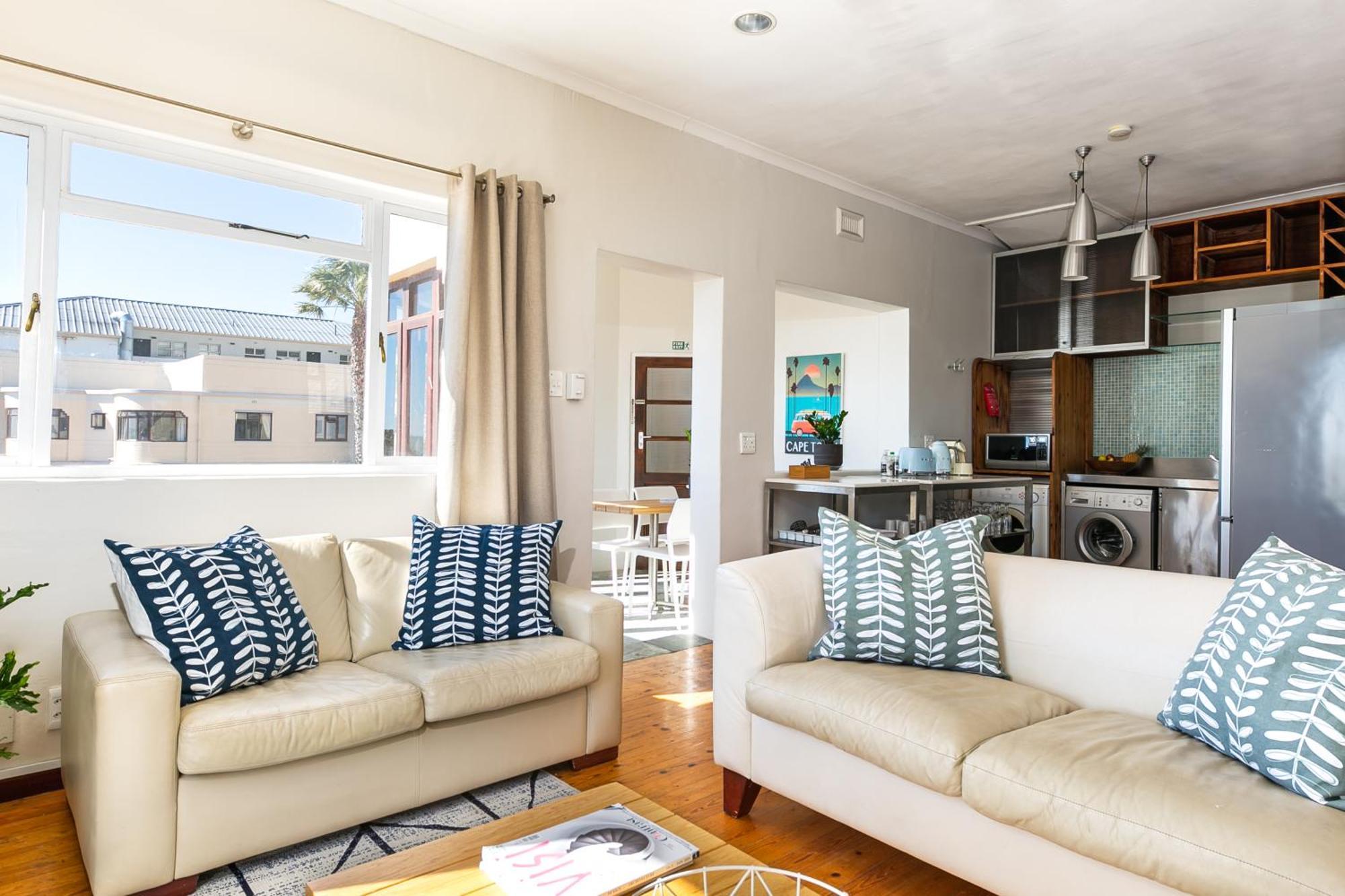 Camps Bay Village - Studios And Apartments Cape Town Room photo