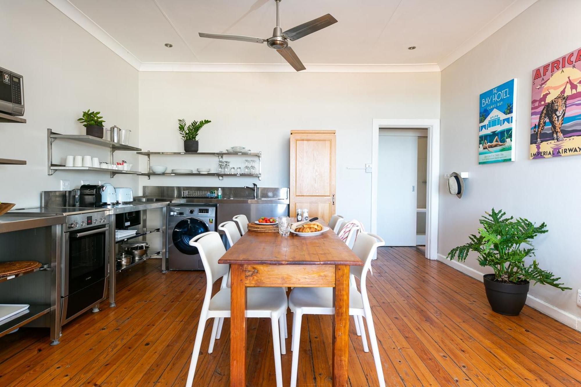 Camps Bay Village - Studios And Apartments Cape Town Room photo
