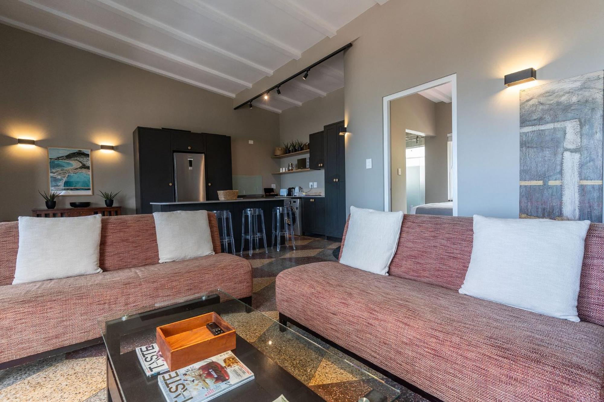 Camps Bay Village - Studios And Apartments Cape Town Room photo
