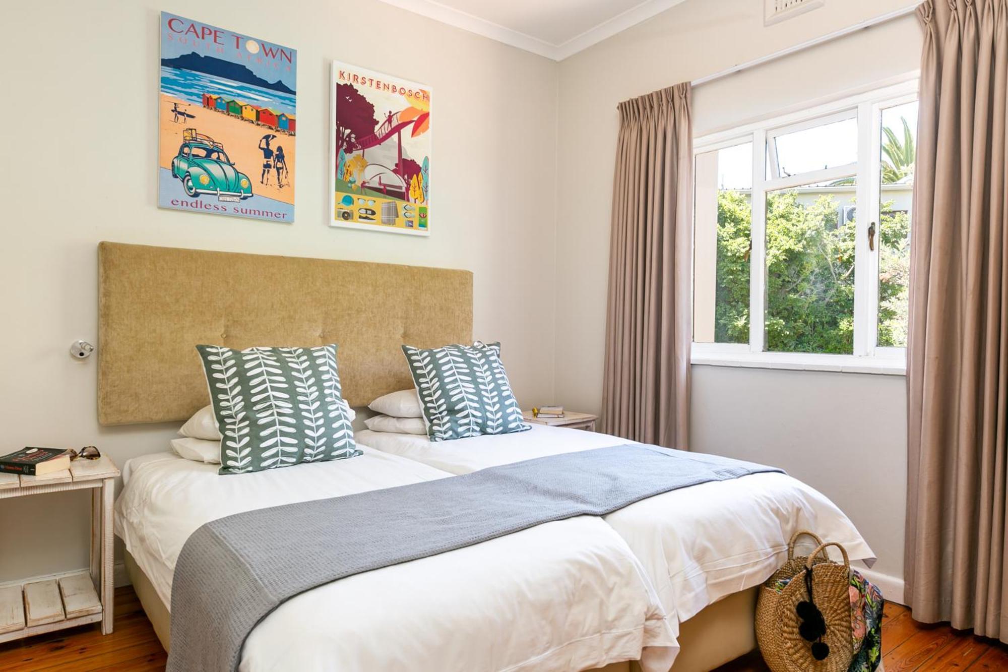 Camps Bay Village - Studios And Apartments Cape Town Room photo