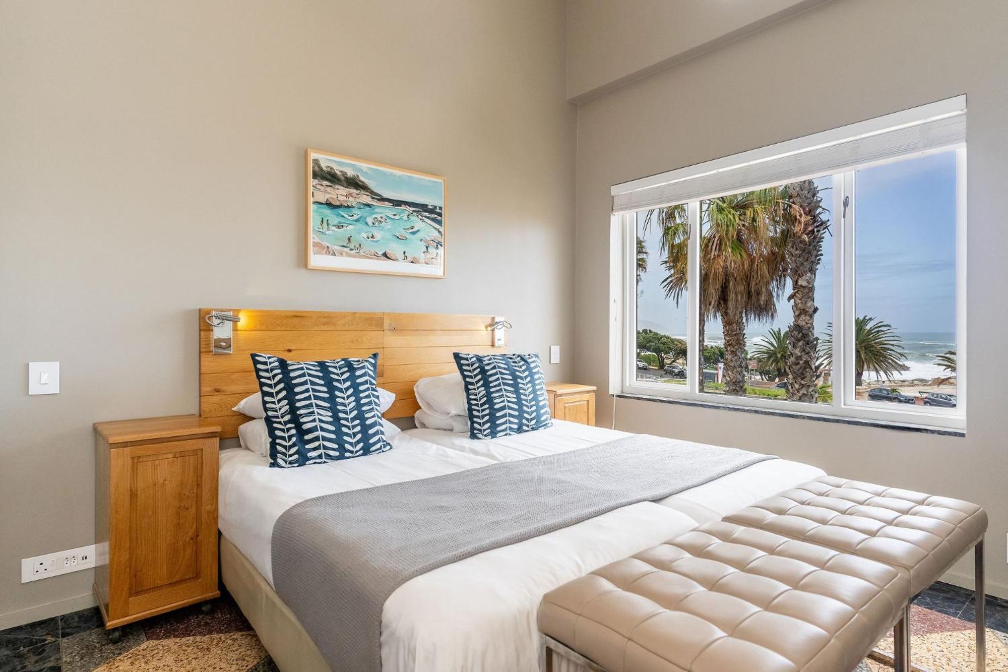 Camps Bay Village - Studios And Apartments Cape Town Room photo