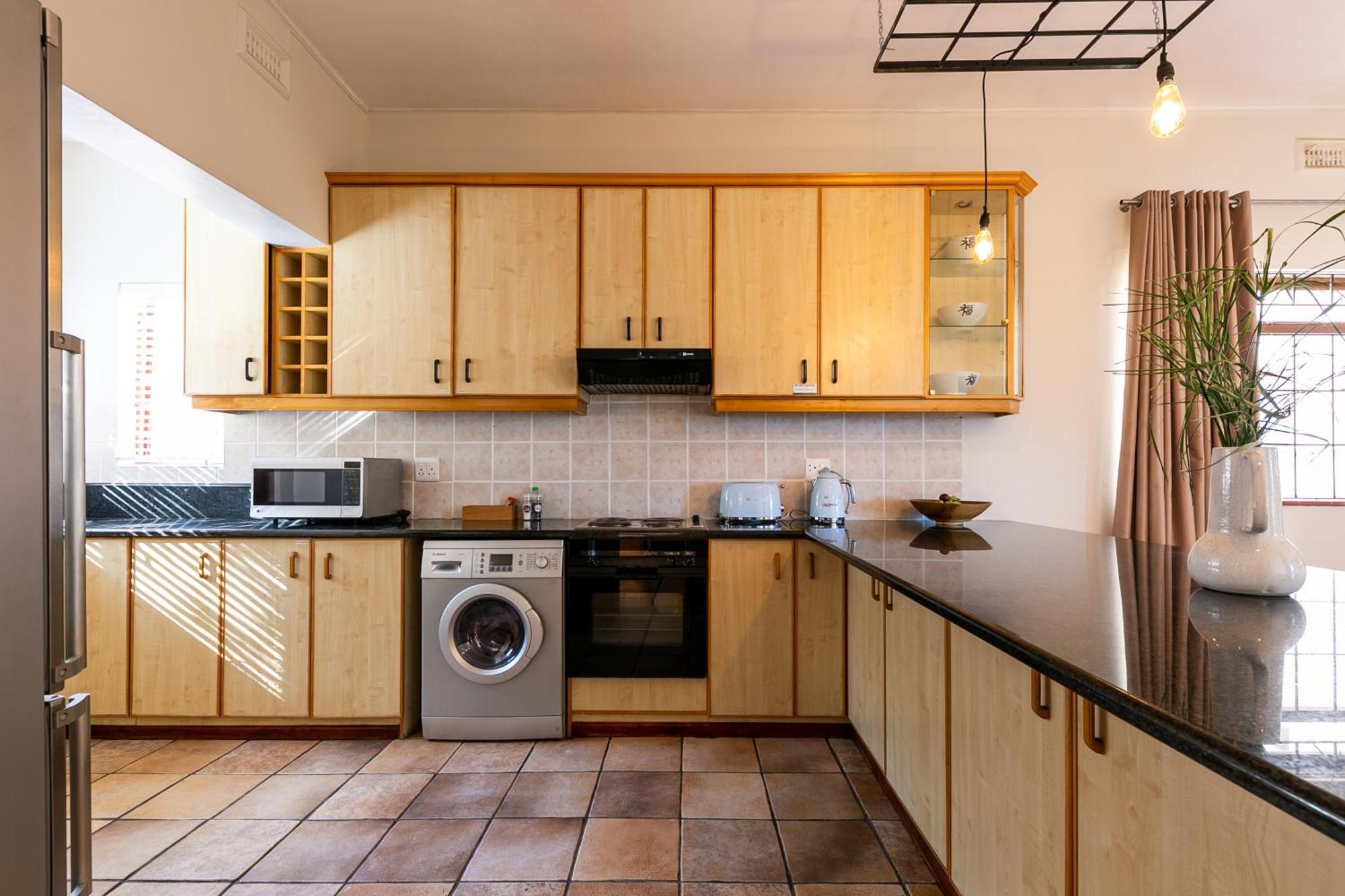 Camps Bay Village - Studios And Apartments Cape Town Room photo