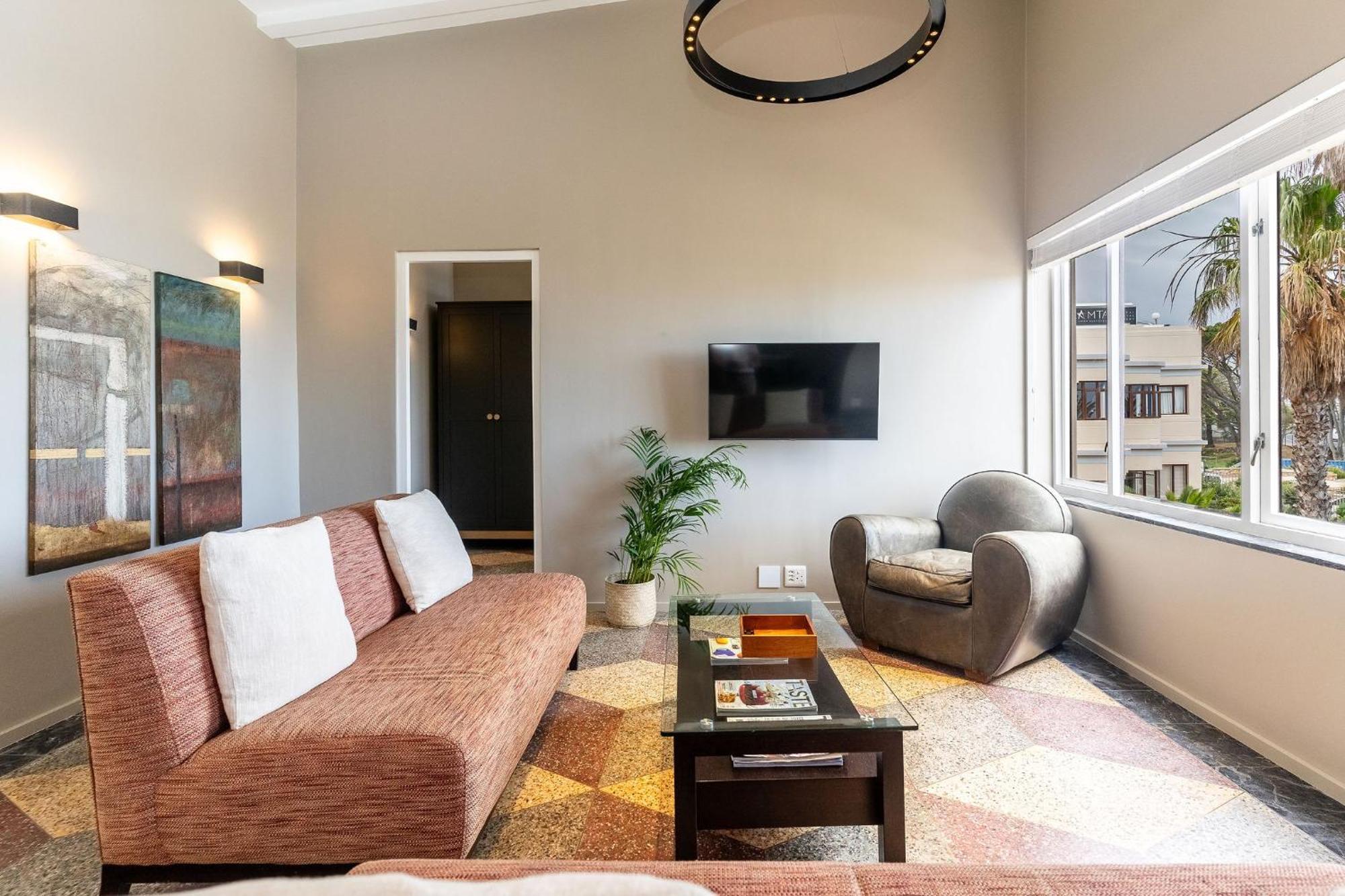 Camps Bay Village - Studios And Apartments Cape Town Room photo