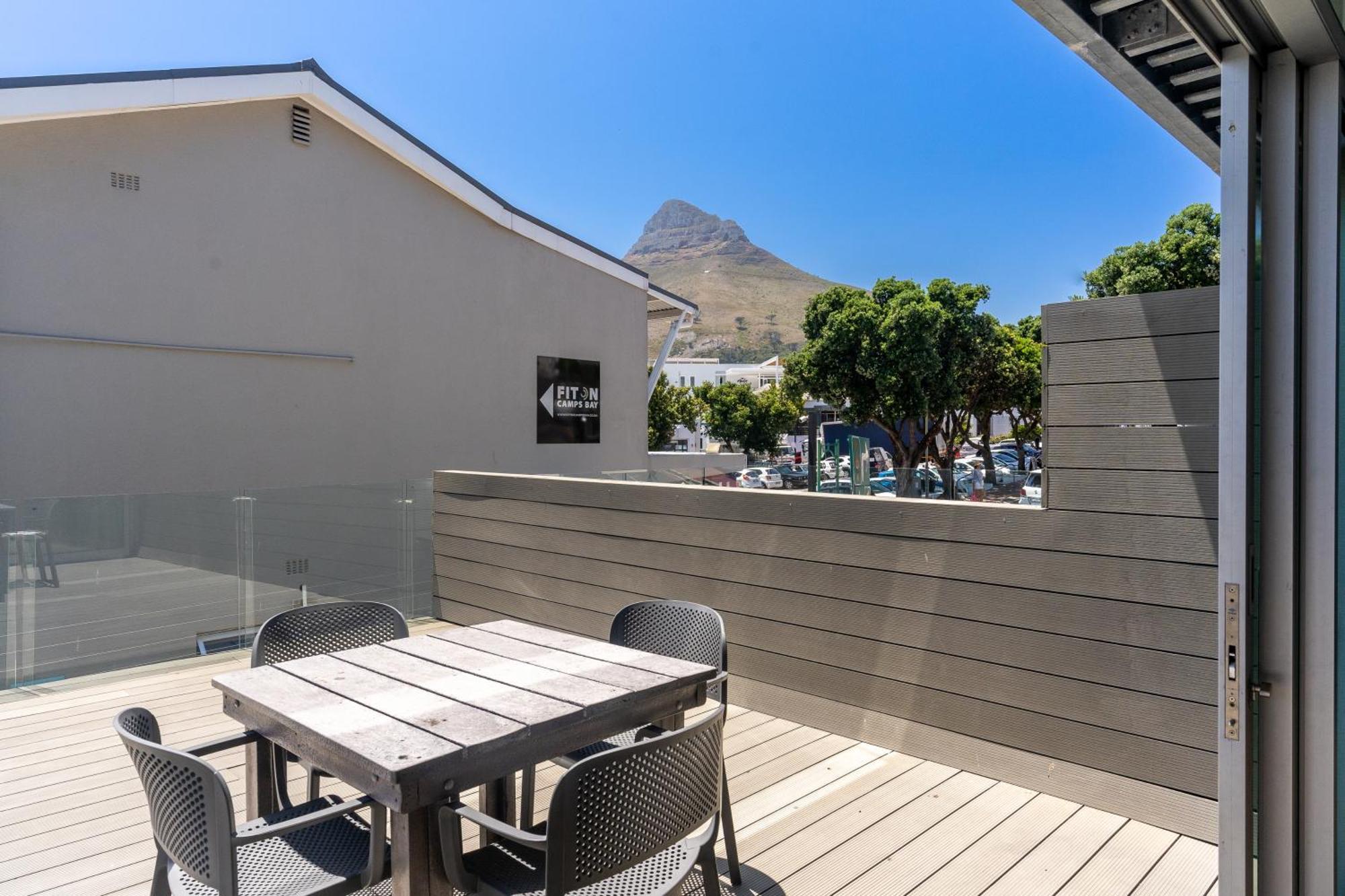 Camps Bay Village - Studios And Apartments Cape Town Room photo
