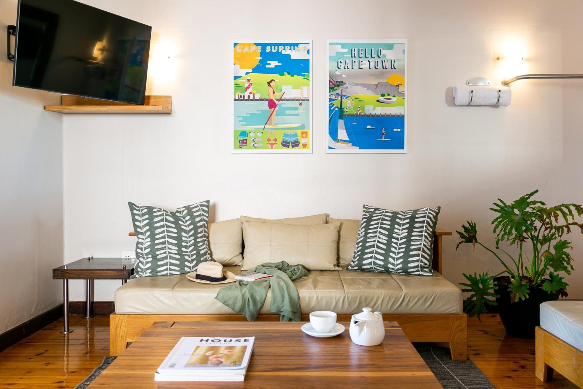 Camps Bay Village - Studios And Apartments Cape Town Room photo