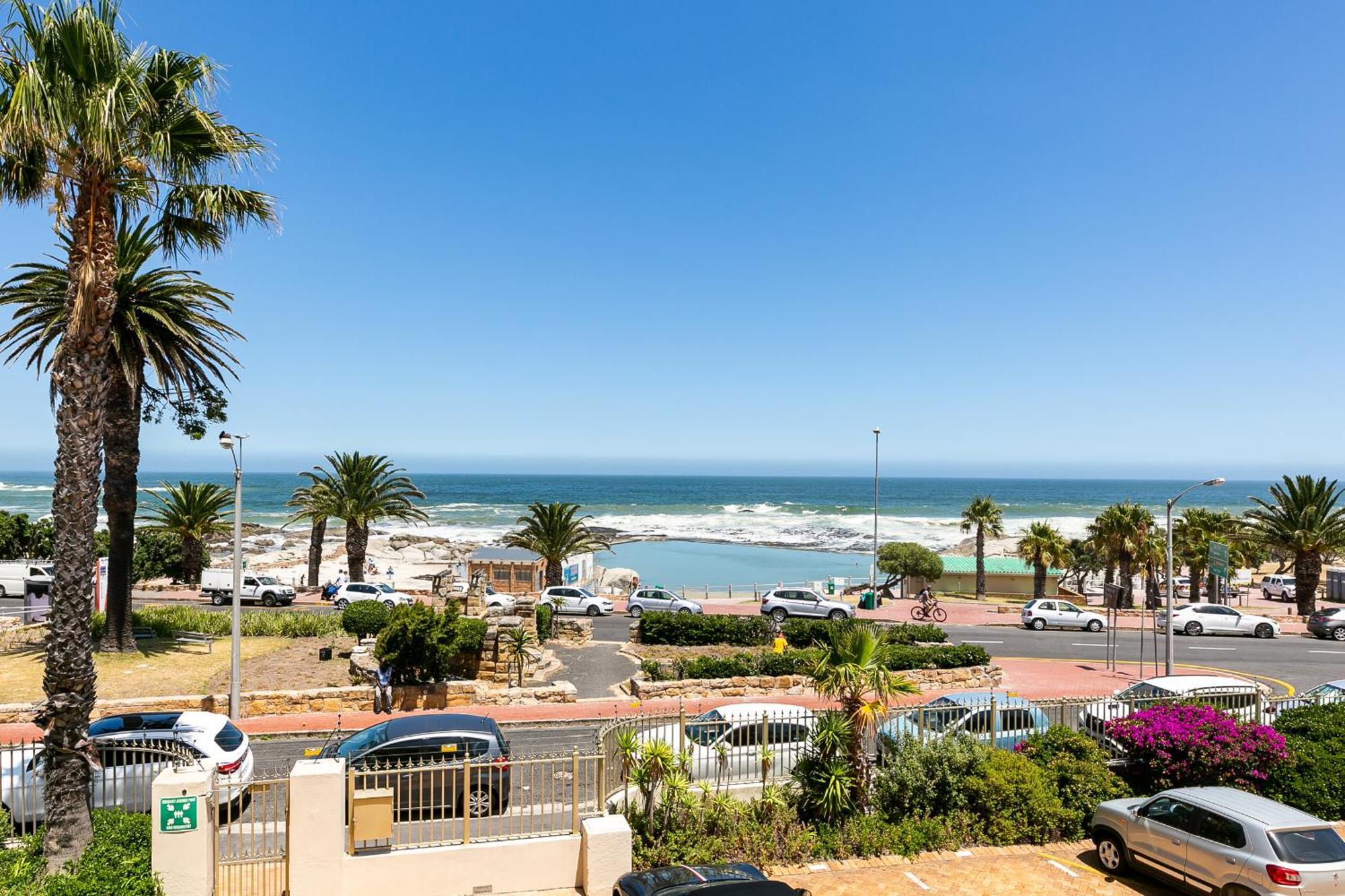 Camps Bay Village - Studios And Apartments Cape Town Room photo