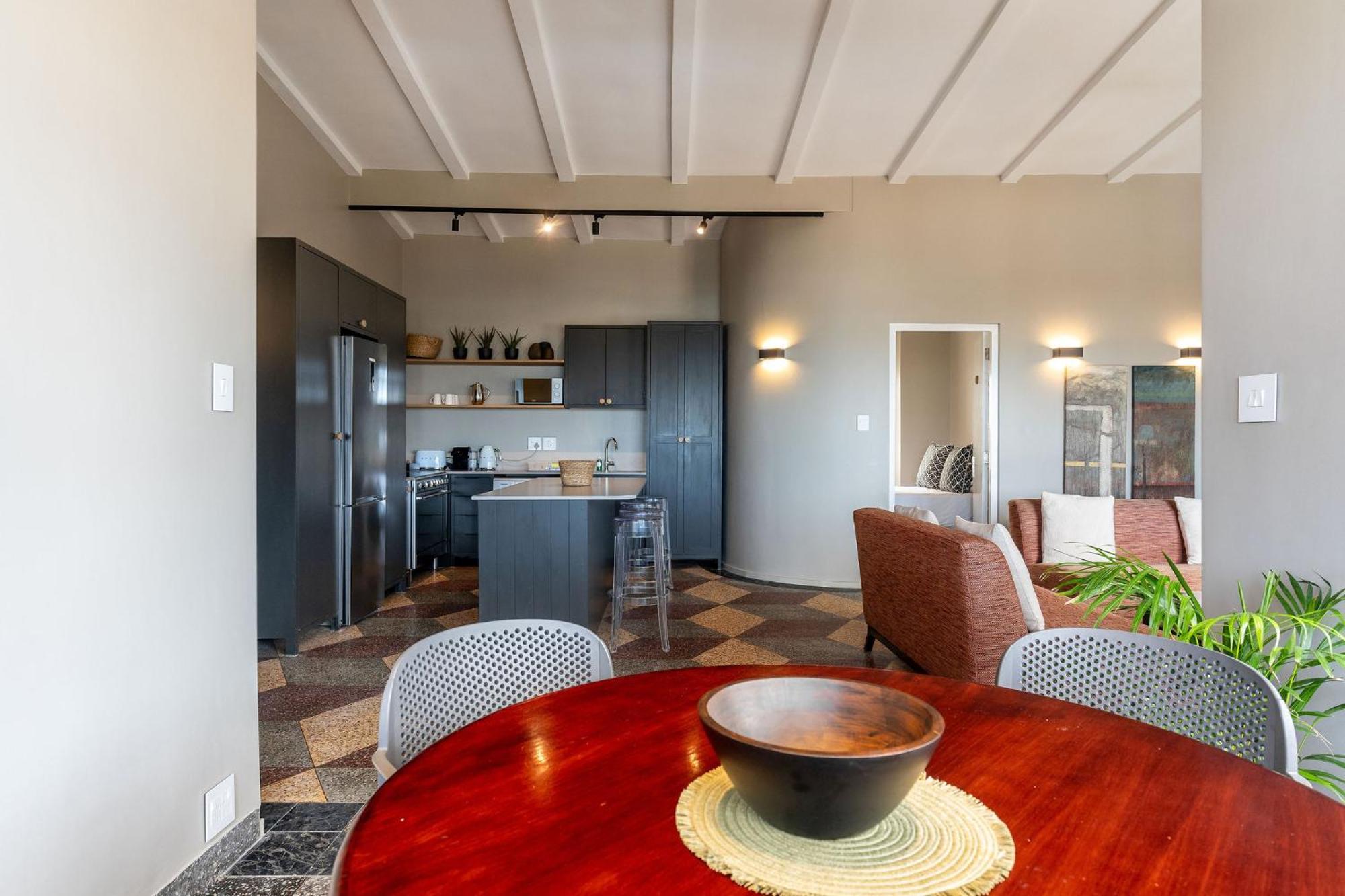 Camps Bay Village - Studios And Apartments Cape Town Room photo