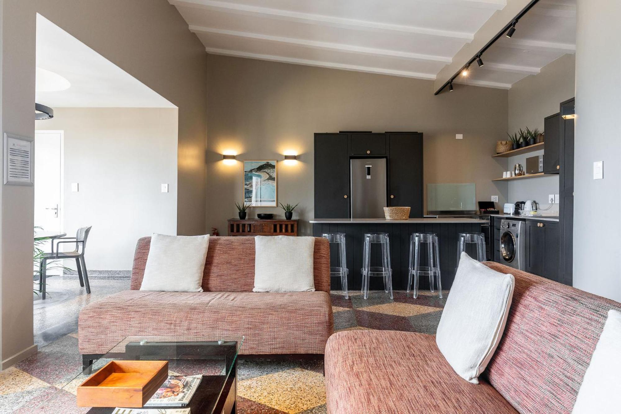 Camps Bay Village - Studios And Apartments Cape Town Room photo