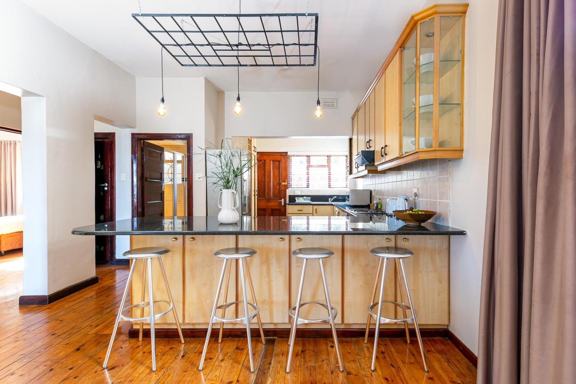Camps Bay Village - Studios And Apartments Cape Town Room photo