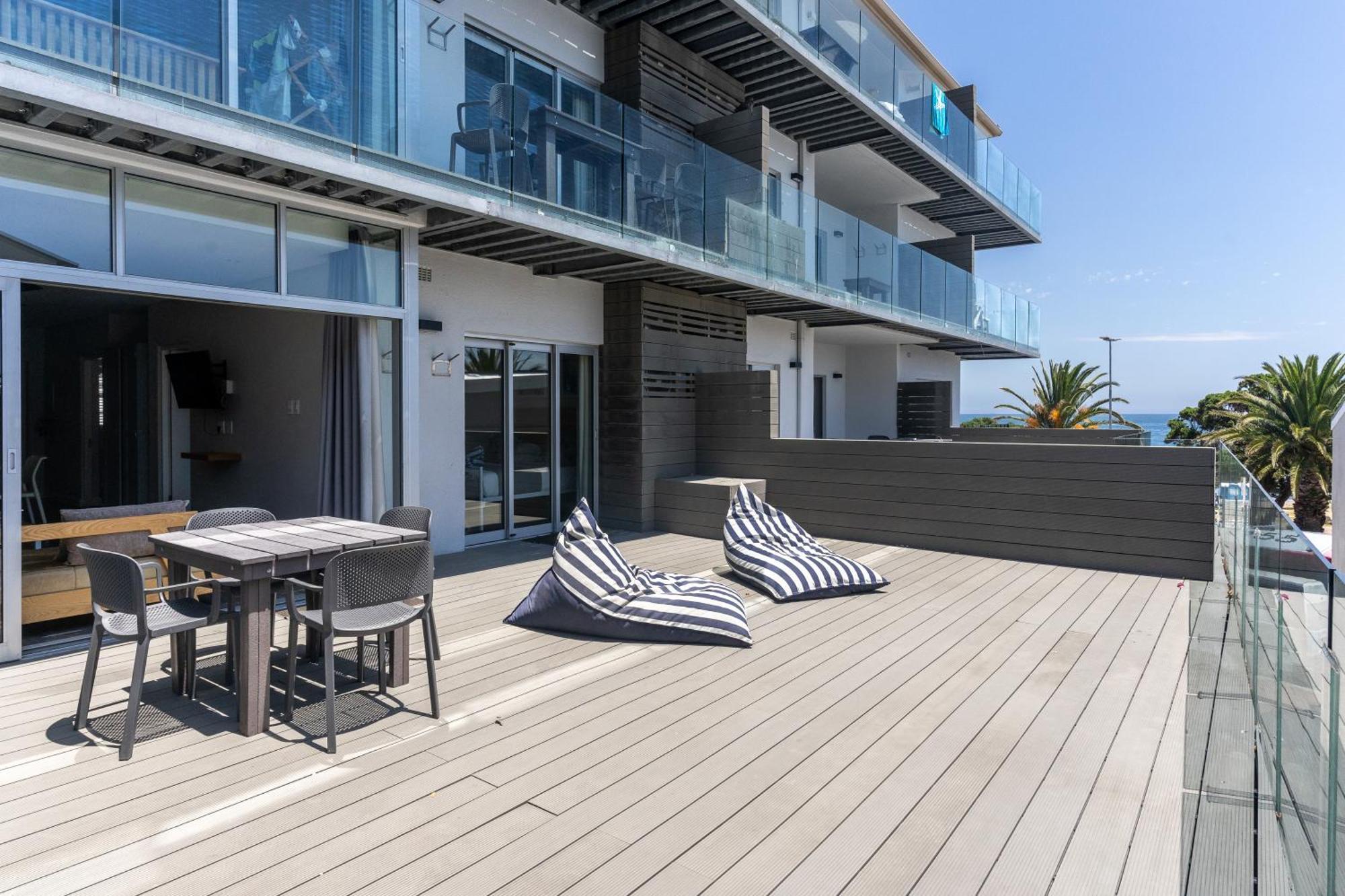 Camps Bay Village - Studios And Apartments Cape Town Room photo