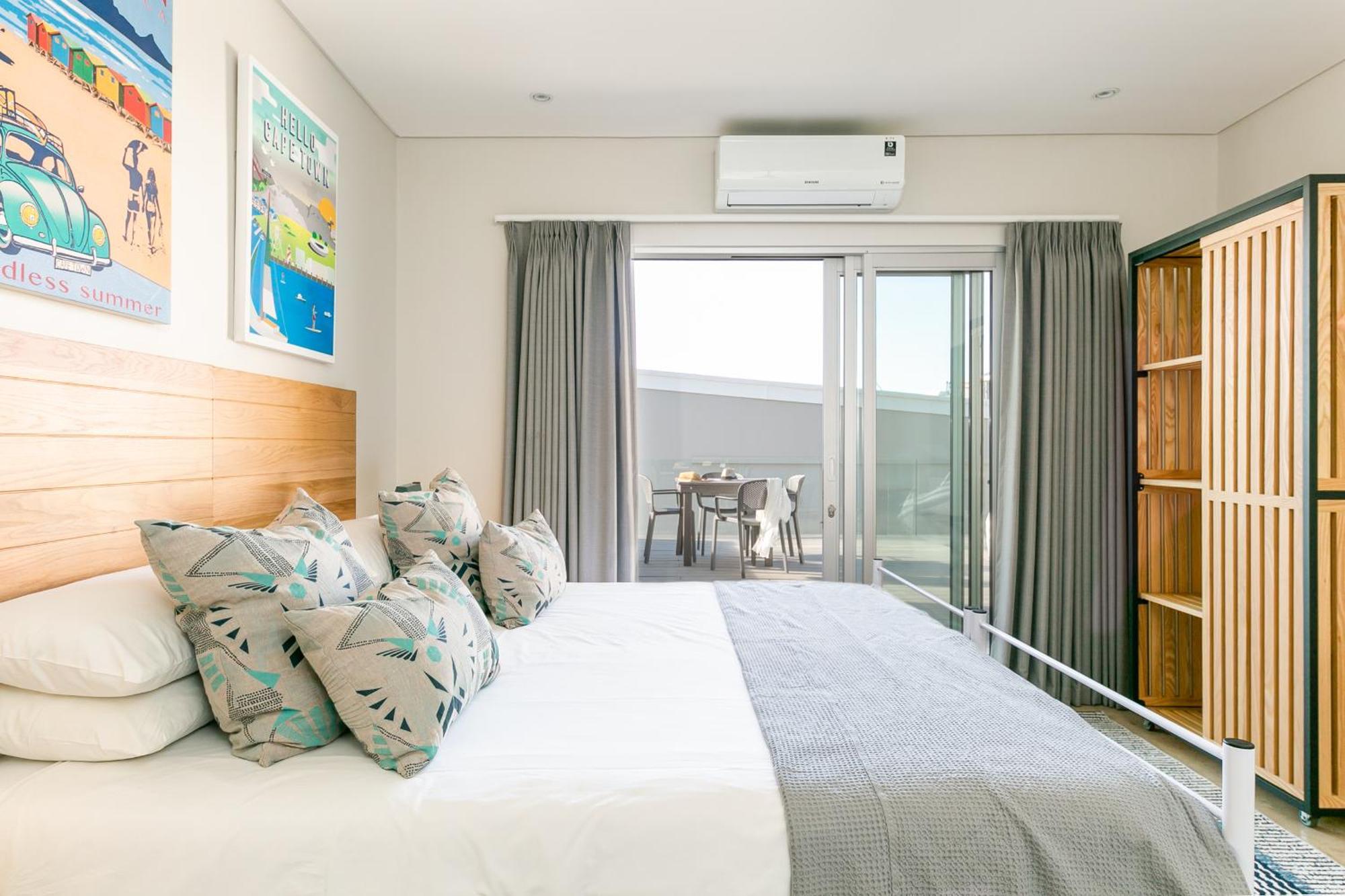 Camps Bay Village - Studios And Apartments Cape Town Room photo