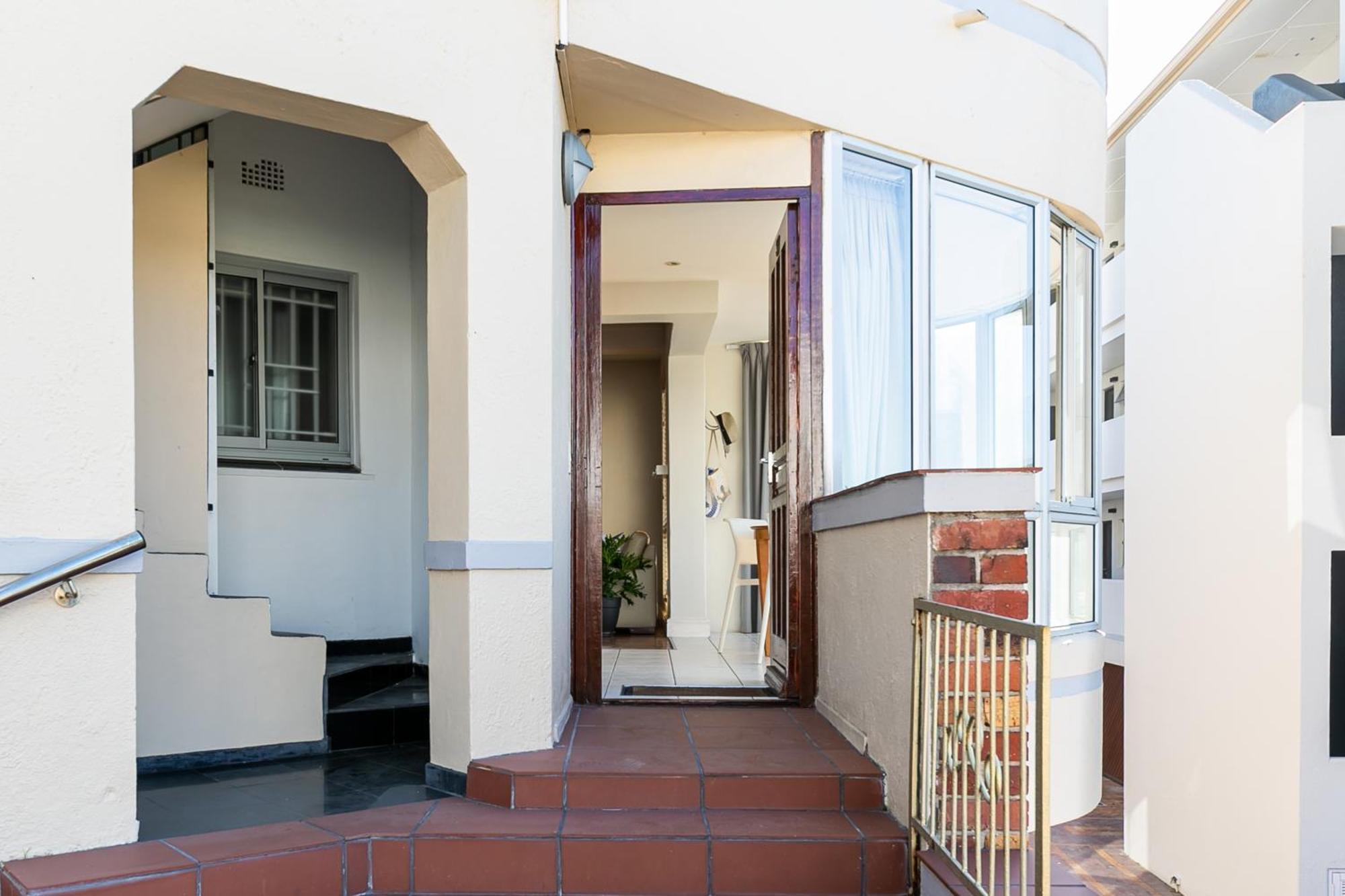 Camps Bay Village - Studios And Apartments Cape Town Room photo