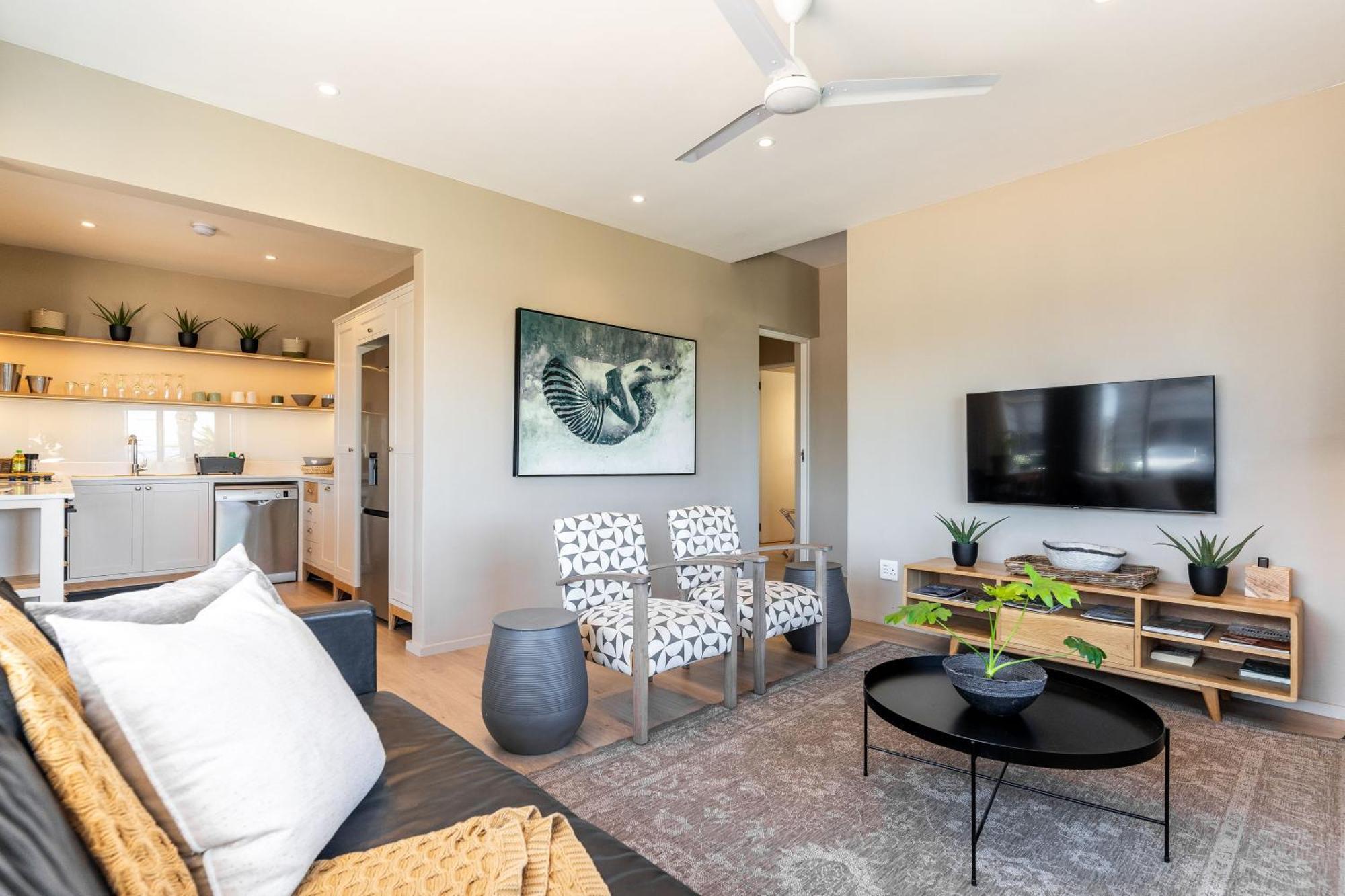 Camps Bay Village - Studios And Apartments Cape Town Room photo