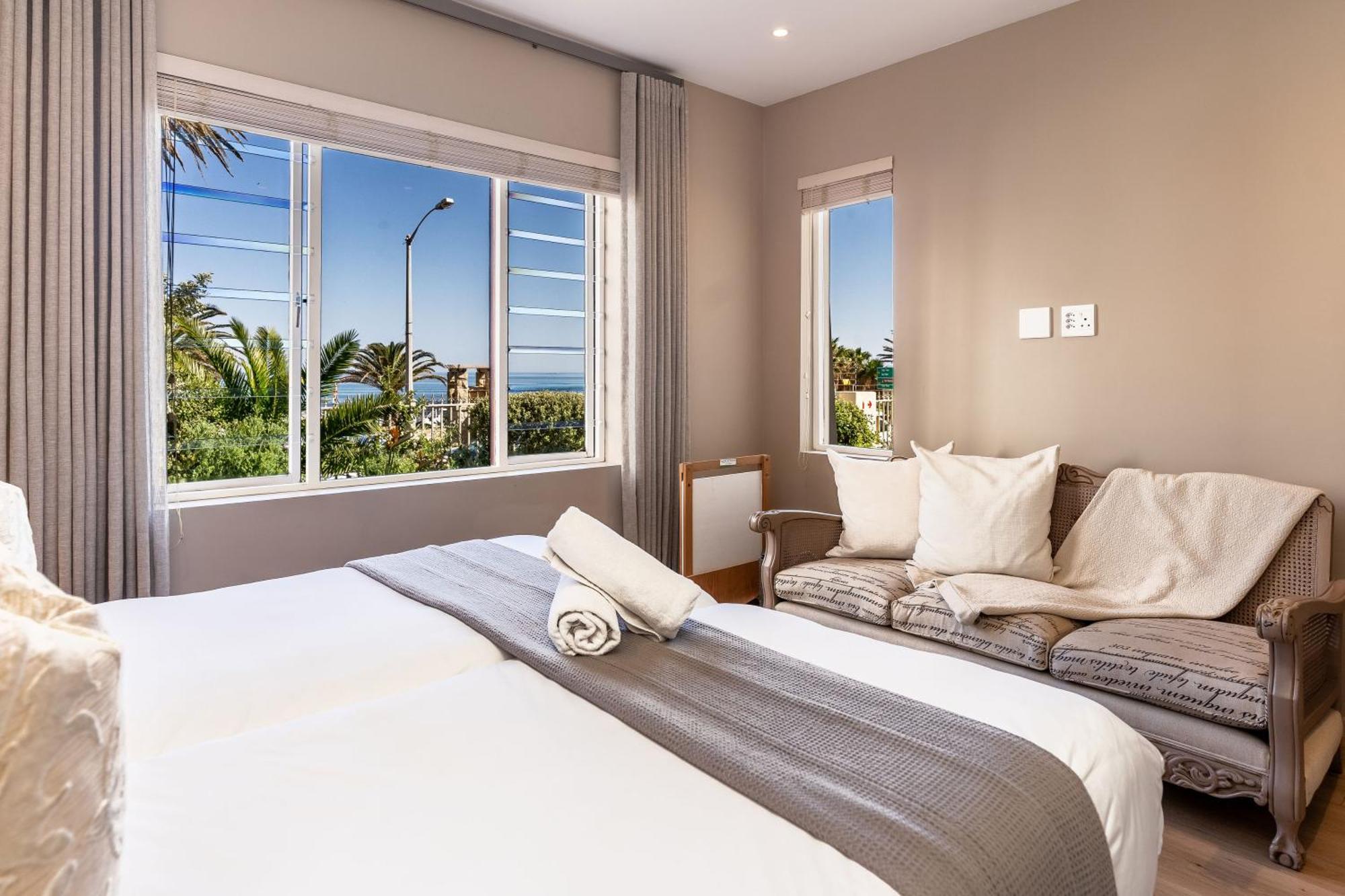 Camps Bay Village - Studios And Apartments Cape Town Room photo